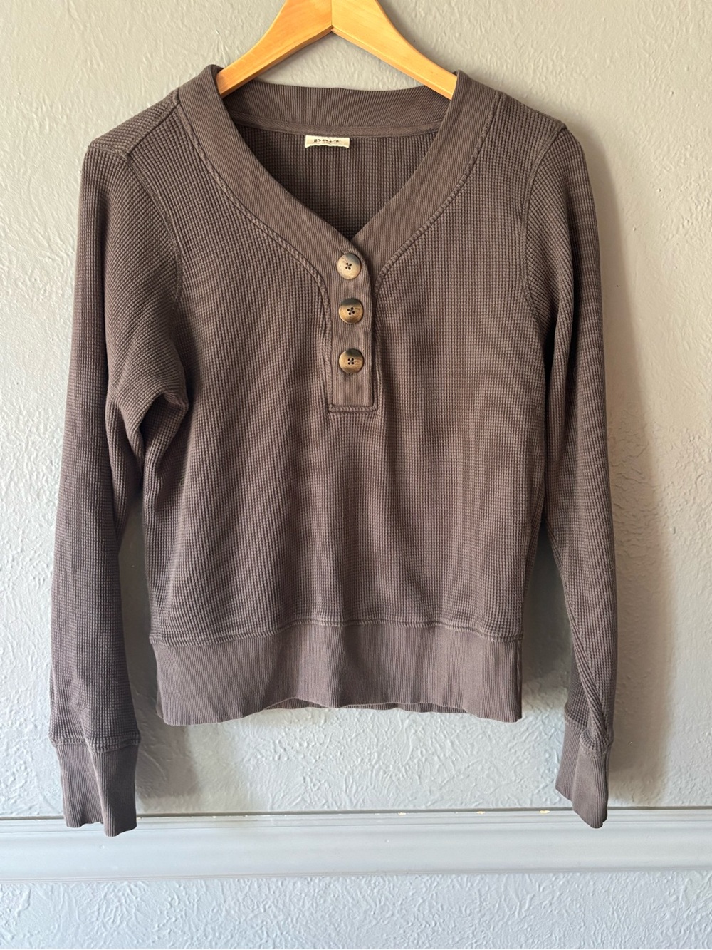 Pact Organic Cotton Waffle Knit Henley Pullover Gray Small